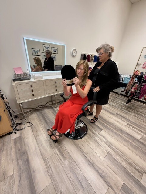 PAM KAEN WITH MIRROR.jpg