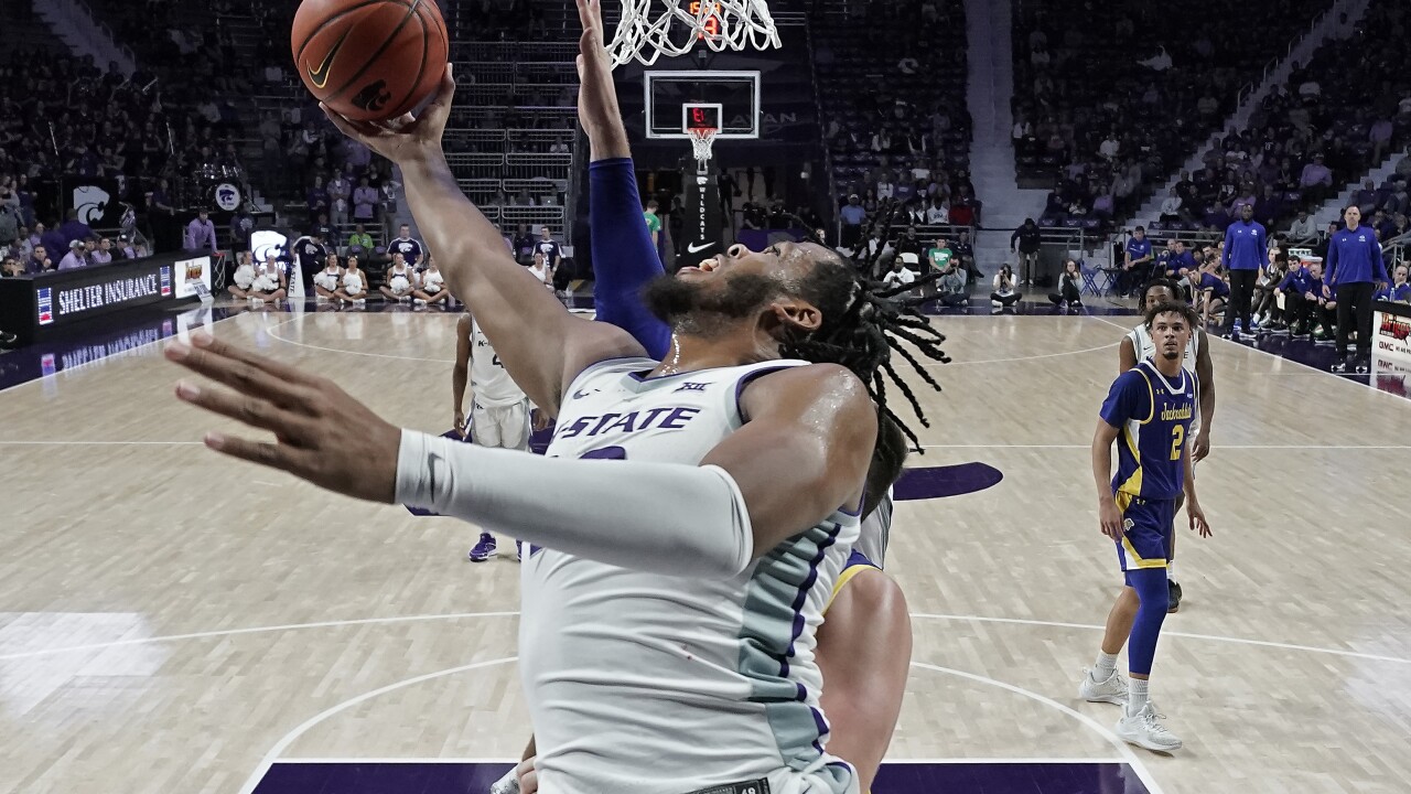 Carter, Perry lead Wildcats past South Dakota State, 9168