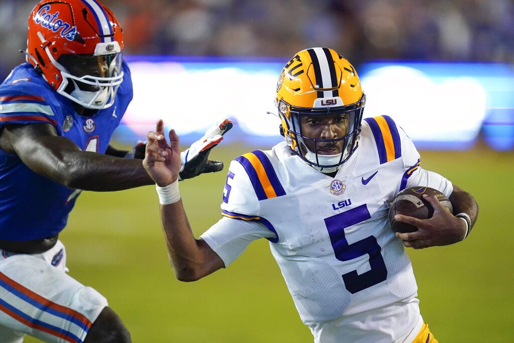 LSU QB Jayden Daniels escapes Florida Gators linebacker Brenton Cox Jr. for 9-yard TD run, Oct. 15, 2022