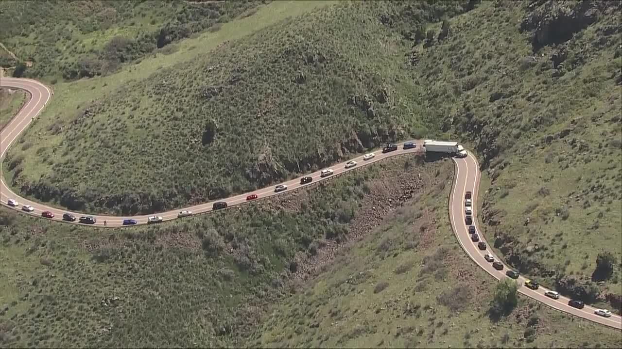 semi stuck on curve on us 6 may 16 2024.jpg