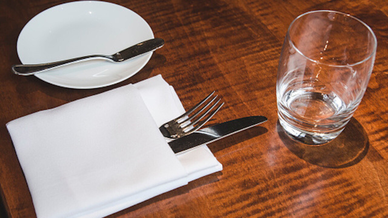 Man allegedly dines and dashes, leaves bill with dates