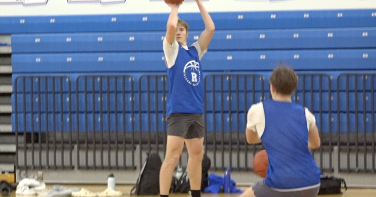 Rochester basketball using team first approach to success this season