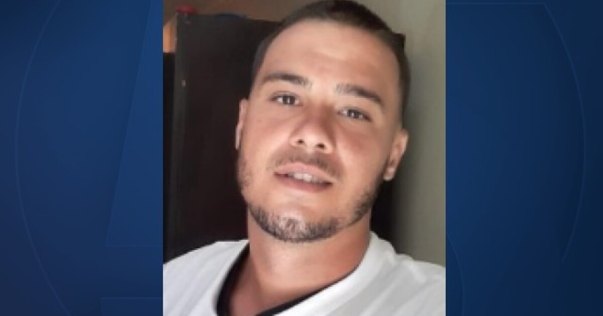 Police seek help in finding 2 suspects in fatal shooting of man in 2022