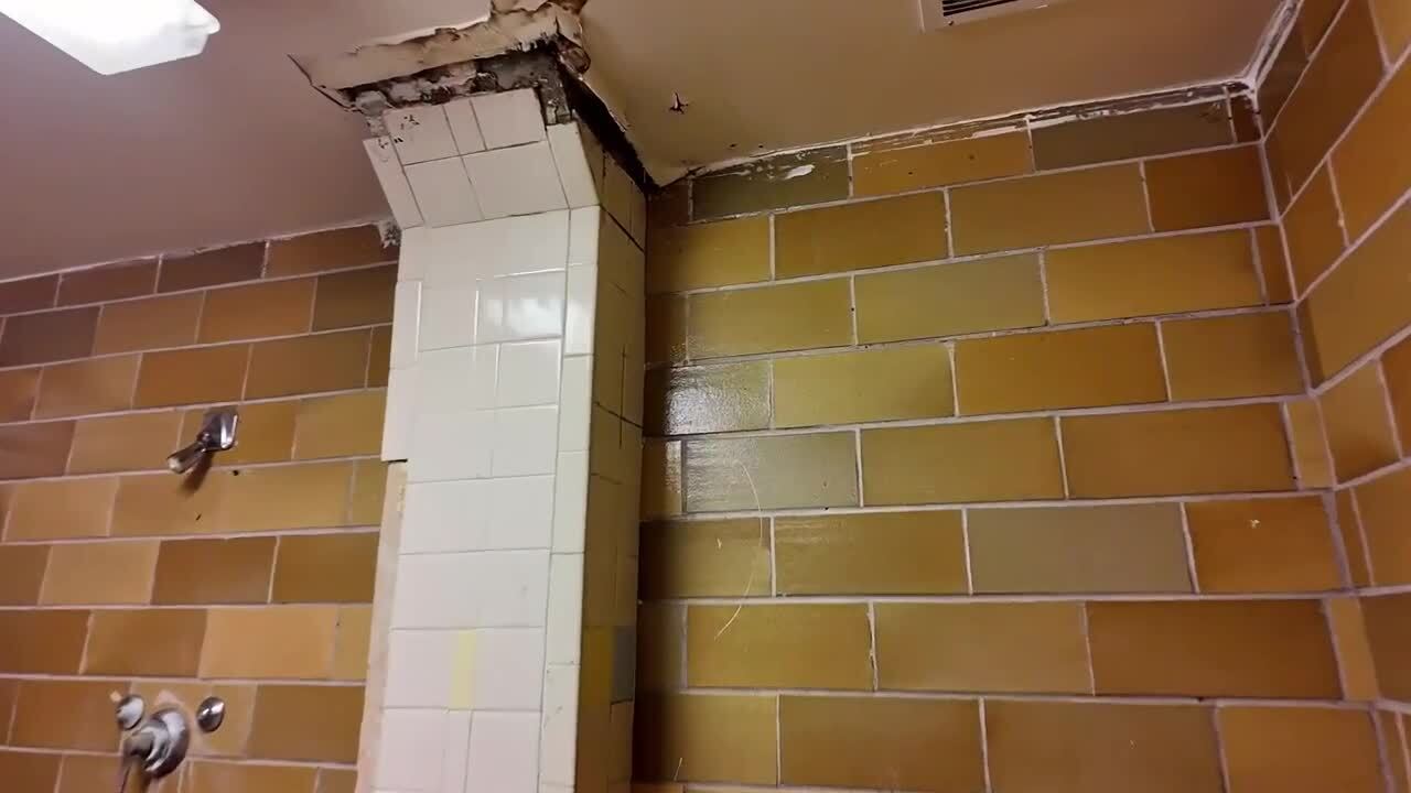 Locker room below Daylis