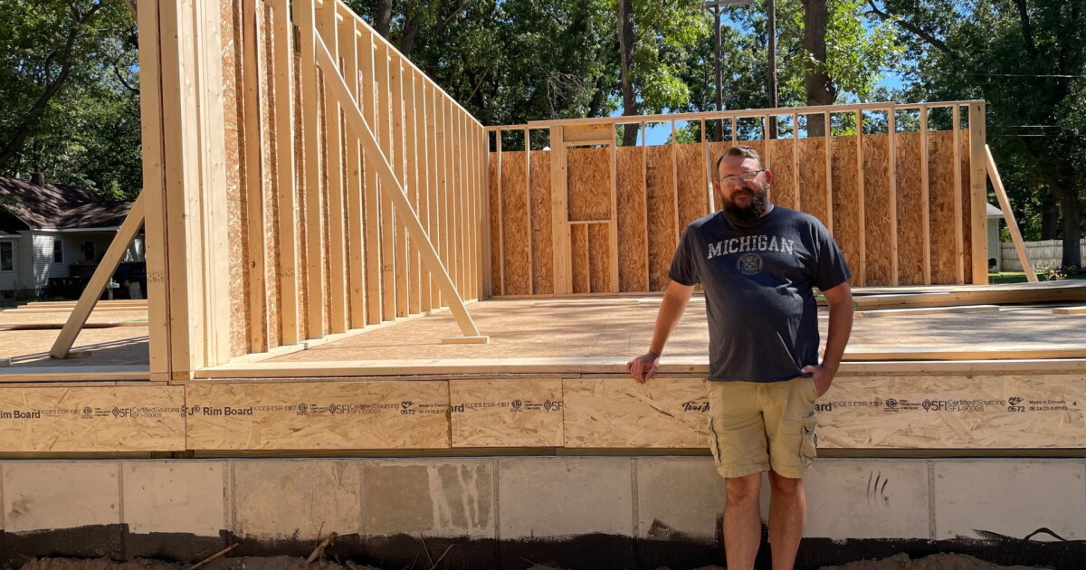 Muskegon dad building 'first place' for teens aging out of foster care - Vimarsana News