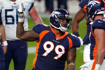 Broncos-Casey Out Football