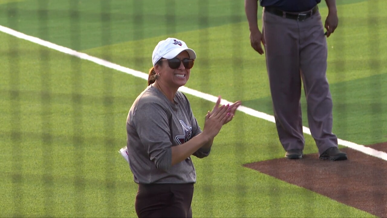 Calallen softball head coach Teresa Lentz