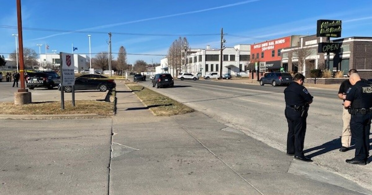 Man with machete shot and killed by Tulsa police near Archer and Denver downtown