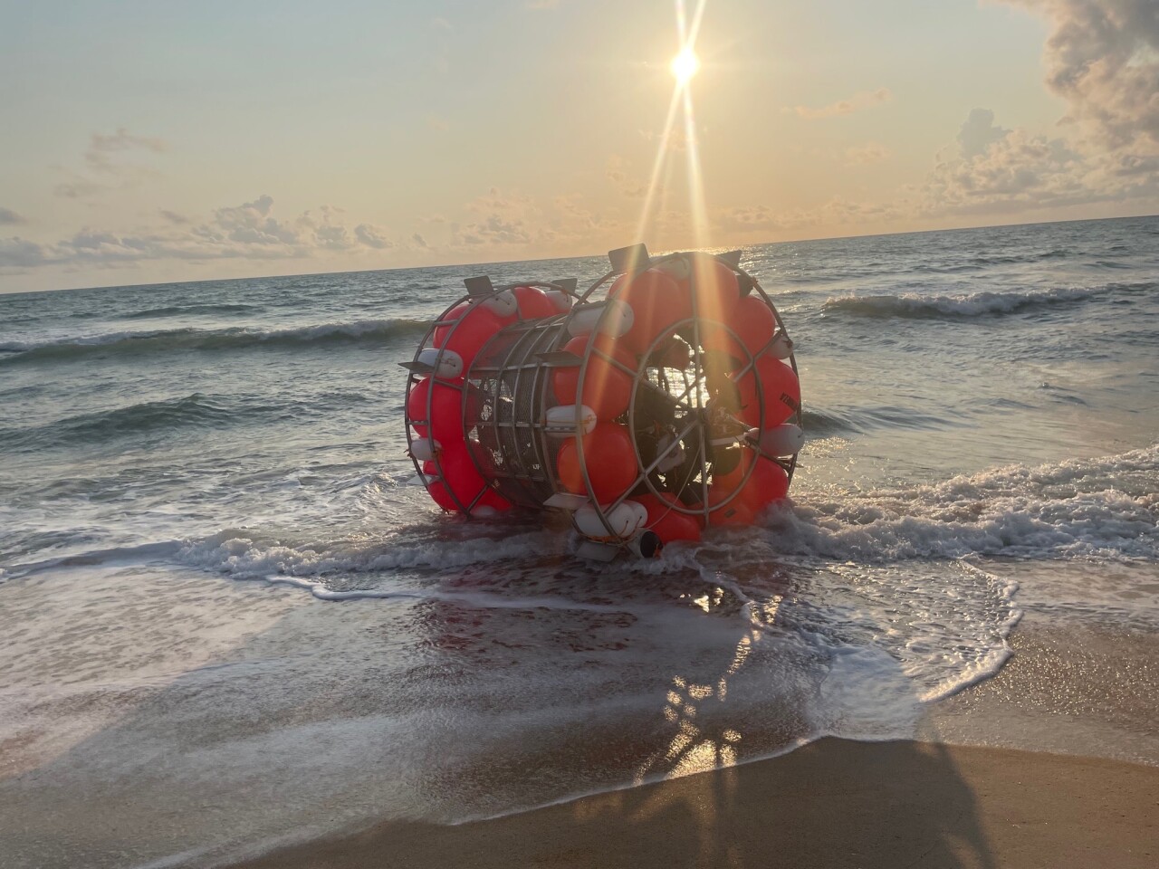 A man in a cylindrical floating contraption washed ashore in Florida in an apparent attempt to walk on water to New York.