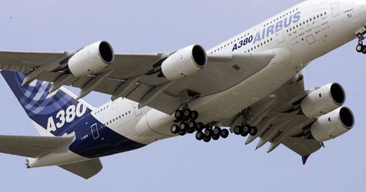 Air France Superjumbo Engine Failure Forces Emergency Landing In Canada