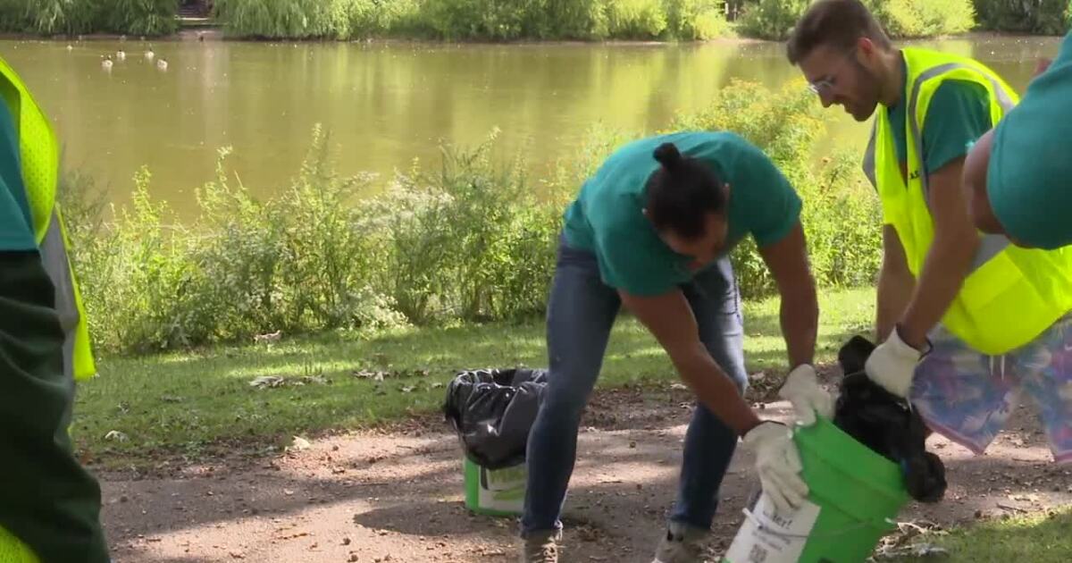 ‘It starts with us making change’: Mental fitness company hosts community cleanup ‘It starts with us making change’: Mental fitness company hosts community cleanup