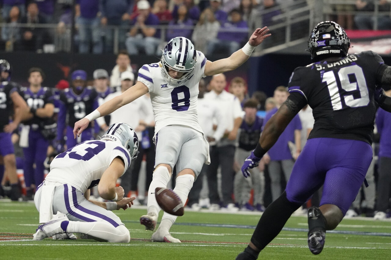 Ty Zentner kicks game-winning FG in OT vs. TCU Horned Frogs in 2022 Big 12 Conference Championship