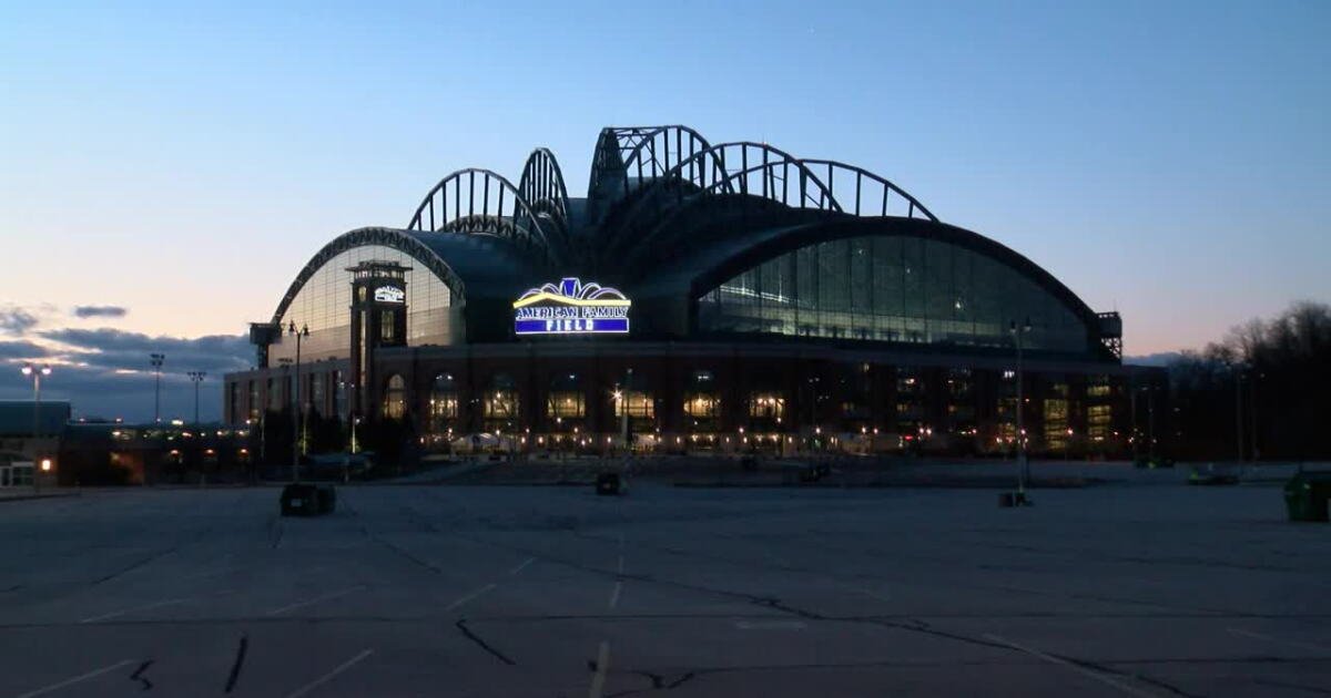 Milwaukee Brewers hosting watch party at American Family Field on Thursday night