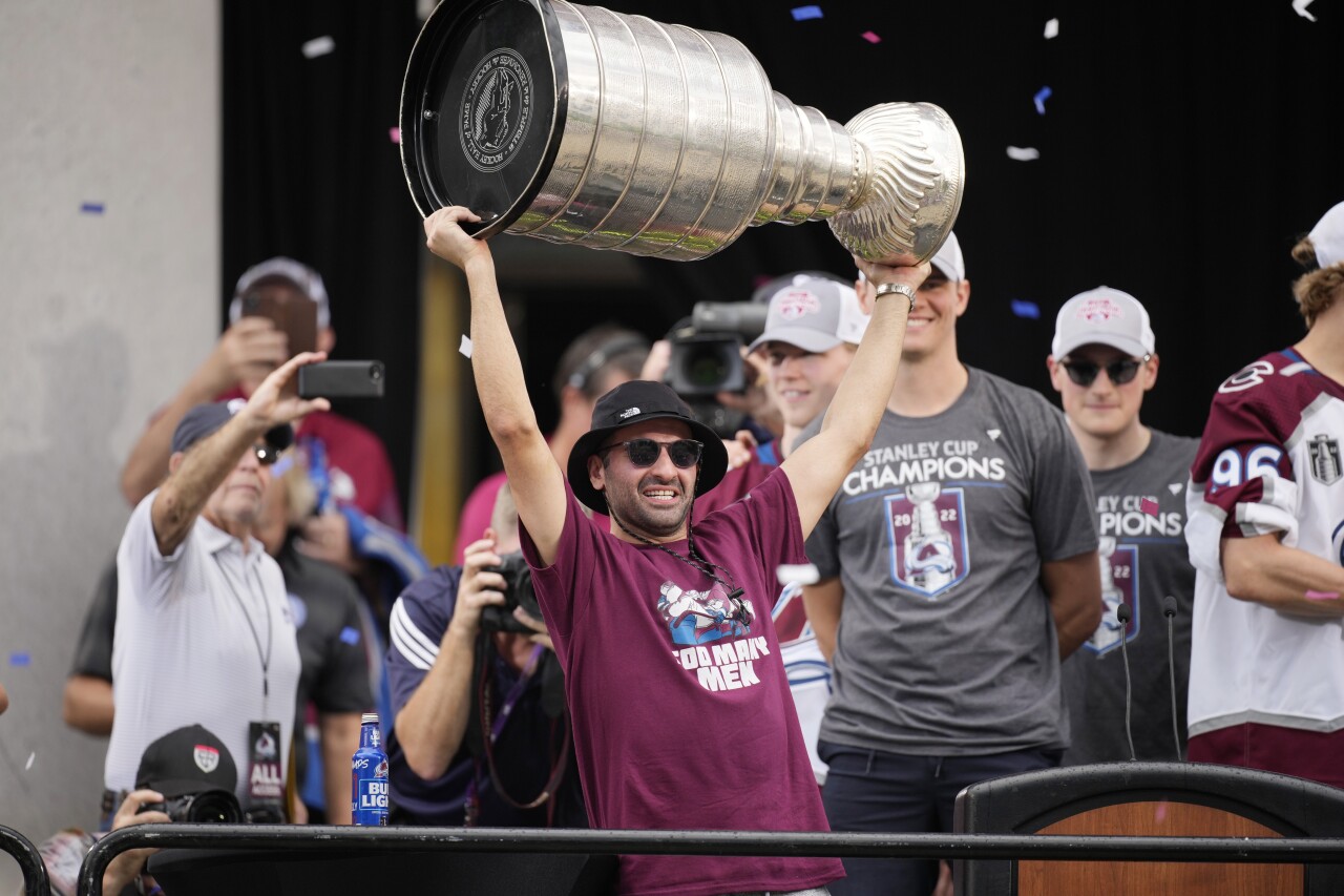 Avalanche Parade Hockey