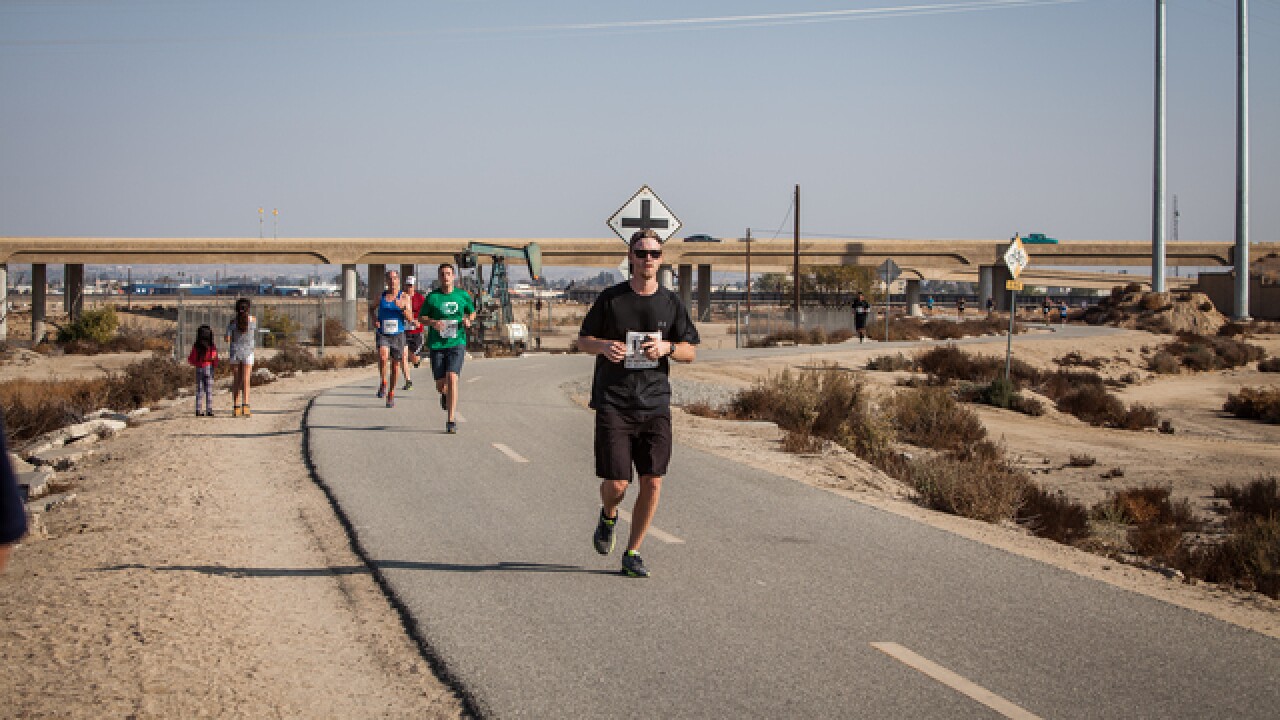 Photos: Bakersfield Marathon Mile 10 and Mile 23