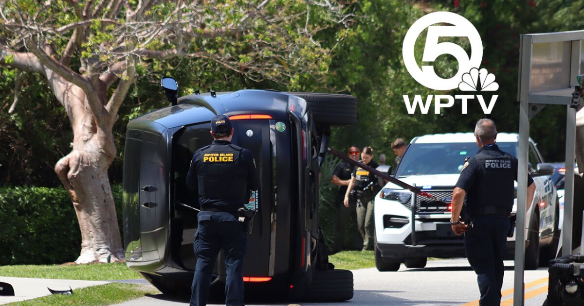 Overturned SUV at the scene of Tiger Woods crash