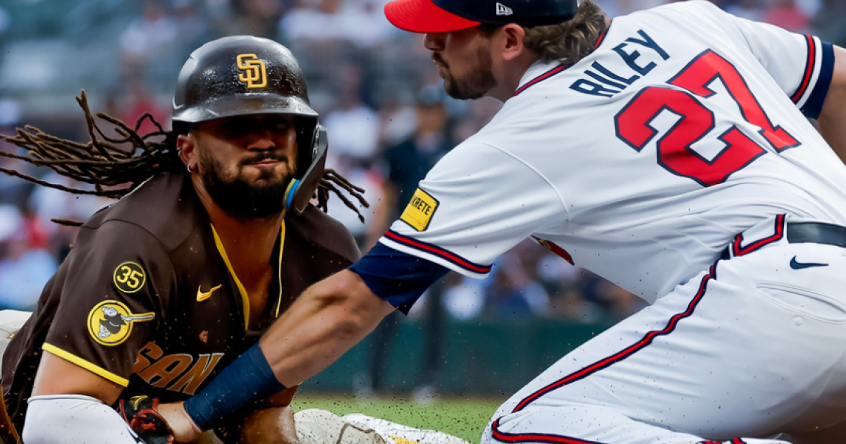 Braves hold off Padres 3-2