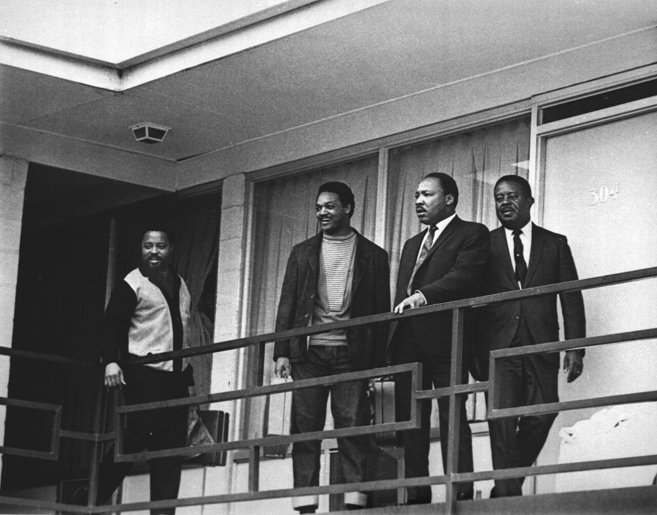 MARTIN LUTHER KING JR., JESSE JACKSON, RALPH ABERNATHY, HOSEA WILLIAMS