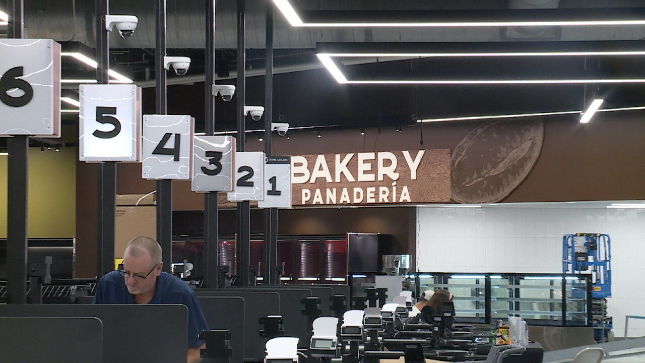 El Mercado Fresco interior.jpg