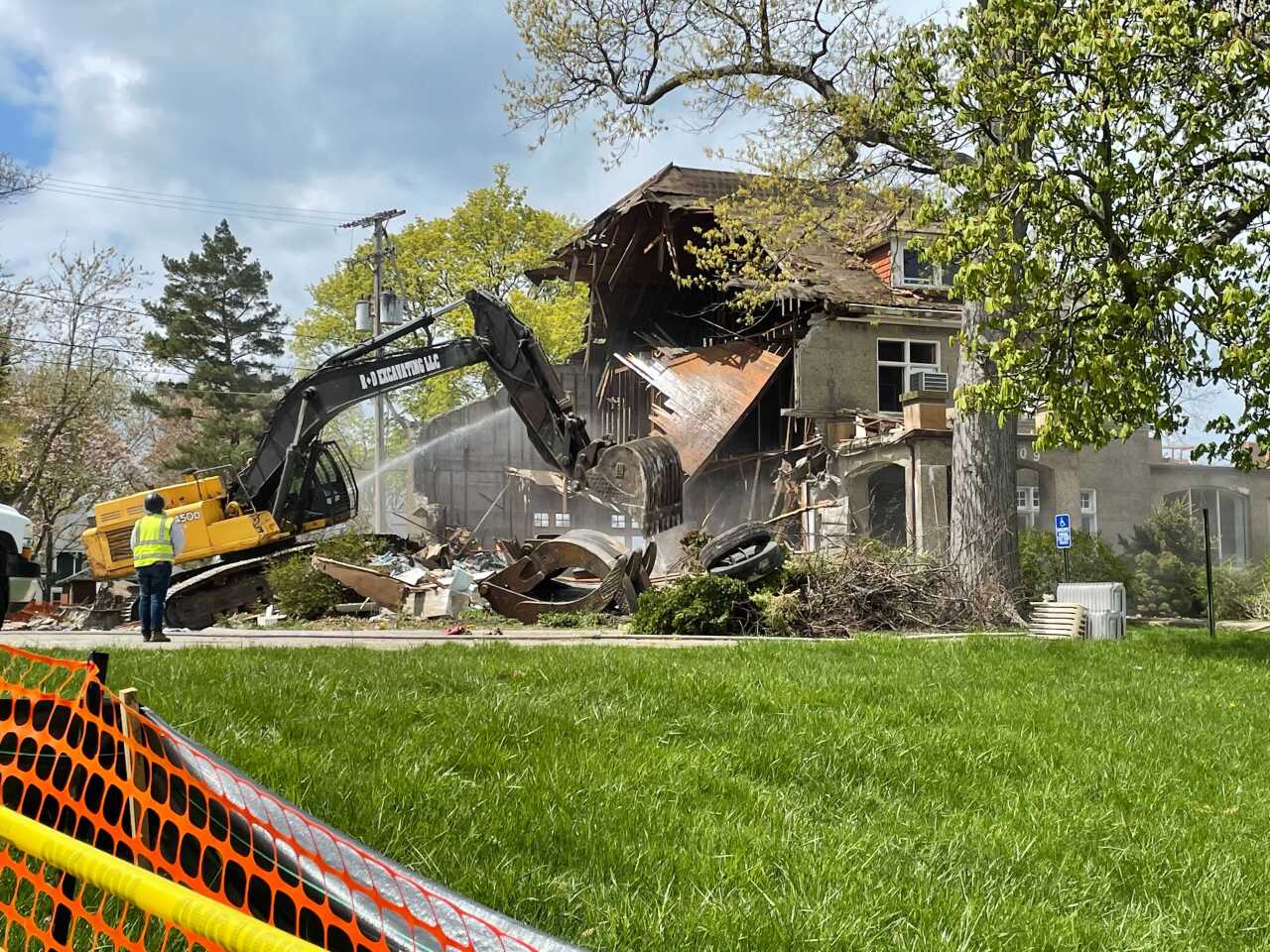 wakefield mansion demolition 2.jpg