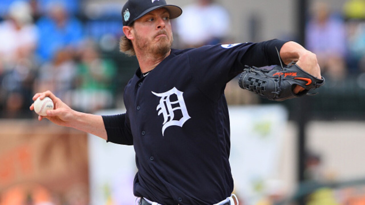 Tigers release reliever Mark Lowe