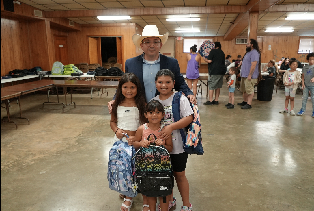 Elliot Martinez (event organizer) with some students and their backpacks