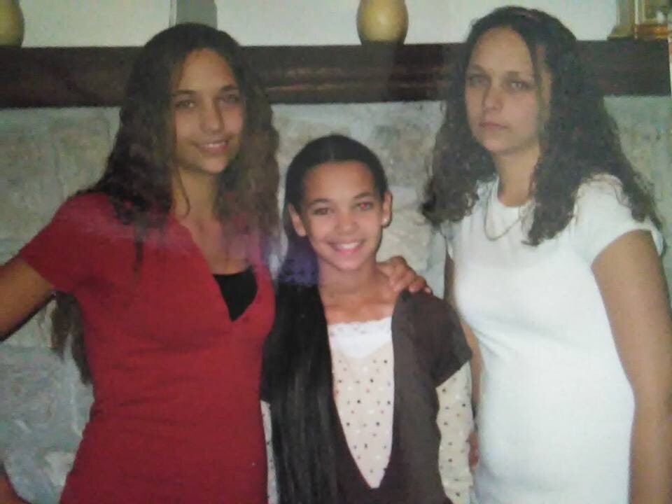 Jessica Masker and sisters .jpg