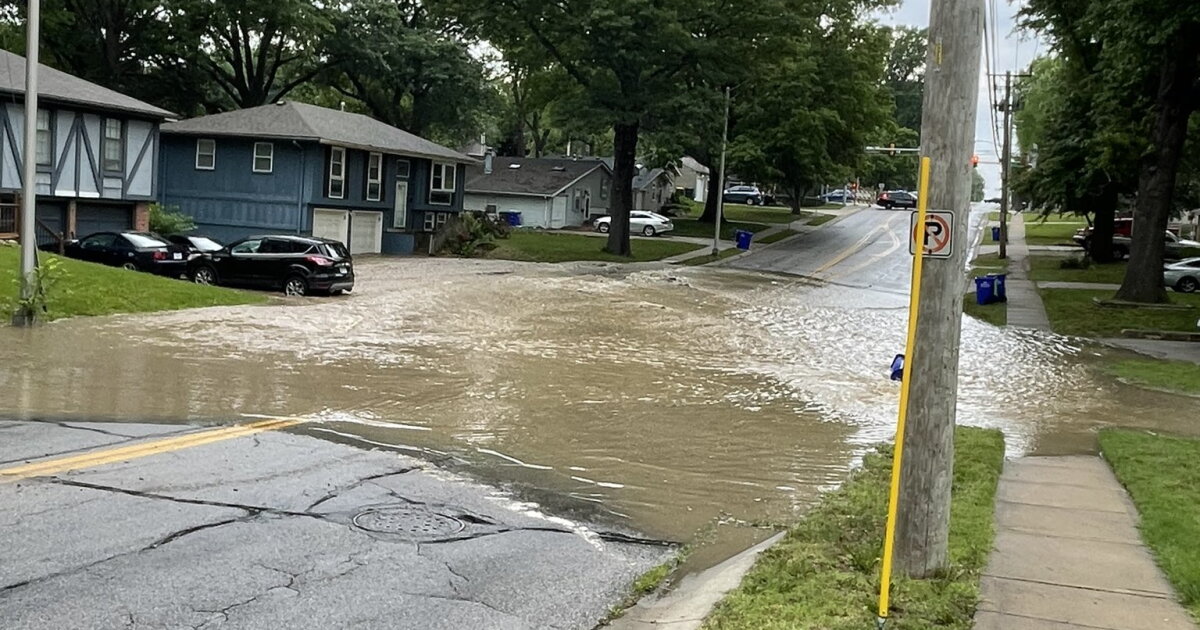 16-inch water main break closes W. 67th Street and Quivira in Shawnee - Vimarsana News
