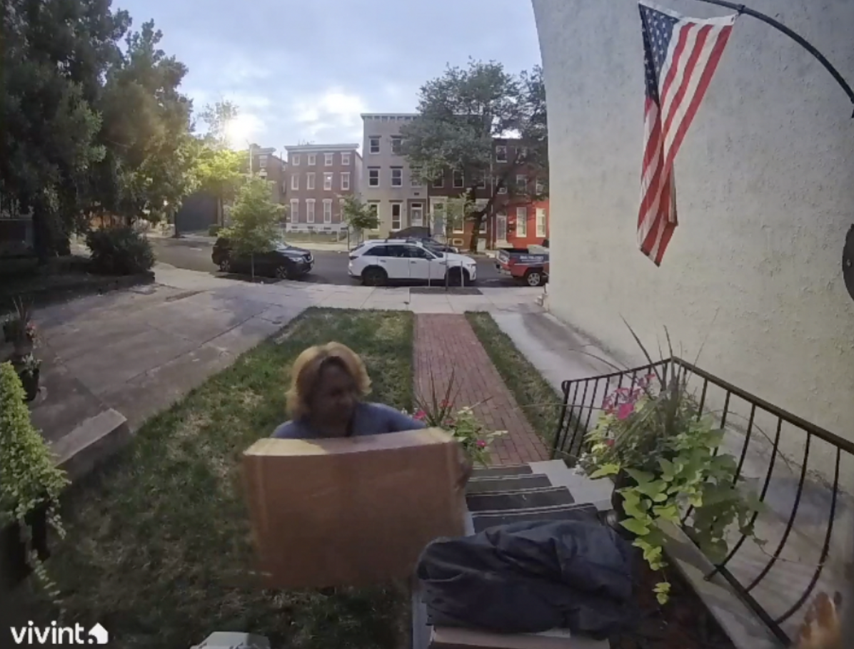 Smith captured on Cruz's doorbell camera carrying her packages to her doorstep