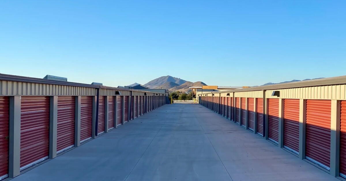 Lokales Unternehmen, das von Überschwemmungen betroffenen Anwohnern kostenlose Lagerräume anbietet Lokales Unternehmen, das von Überschwemmungen betroffenen Anwohnern kostenlose Lagerräume anbietet