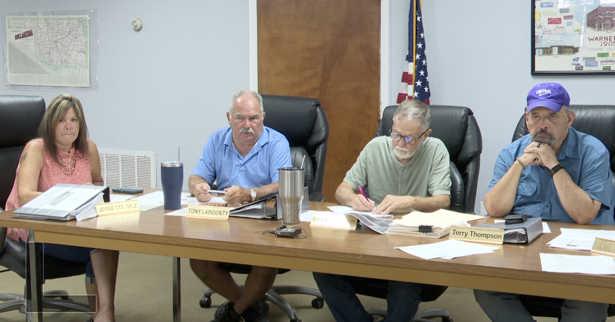 Warner residents upset with town leadership after police force quits - Vimarsana News