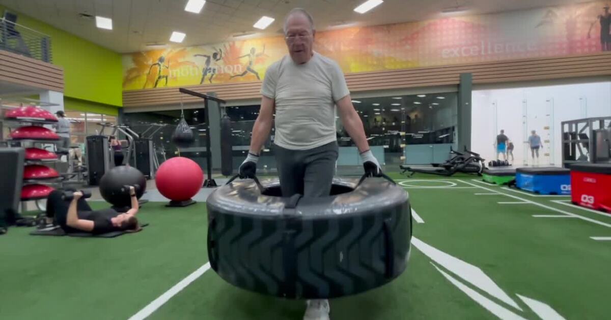 87-year-old weightlifter inspiring gym as he trains to break national record