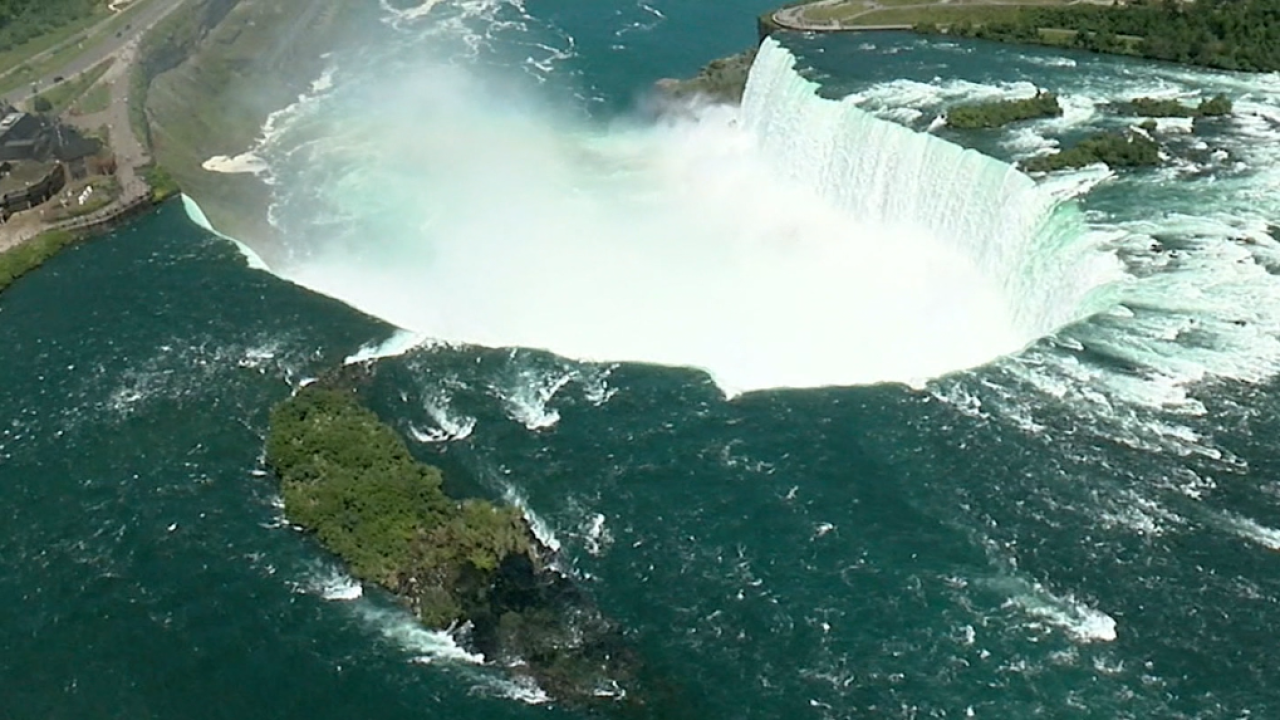 Man jumps into Niagara Falls survives with minor injuries Man jumps into Niagara Falls survives with minor injuries