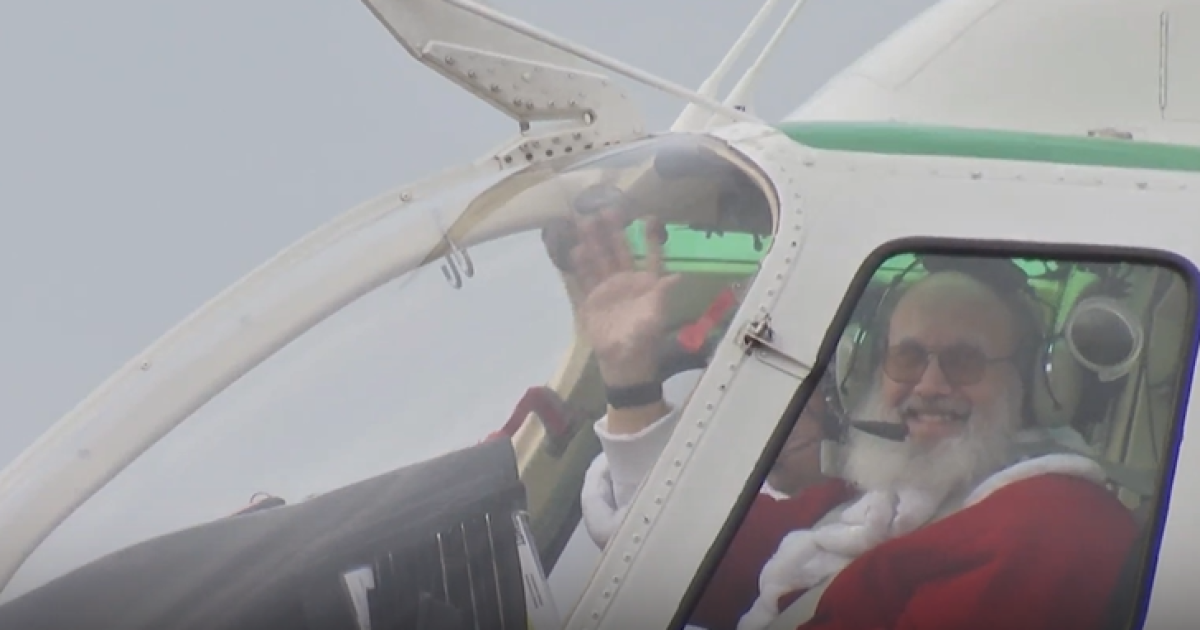 Leaving the sleigh and reindeer at home, Santa flies into KY Aviation Museum - Vimarsana News