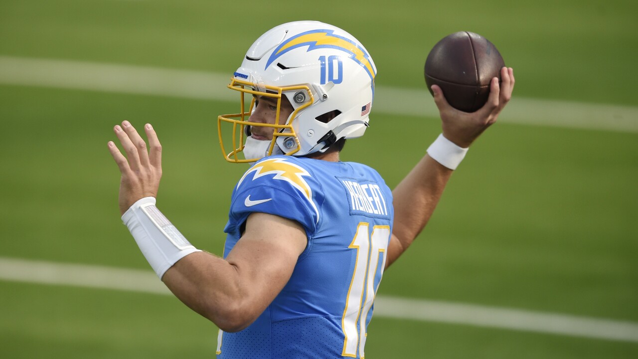 Los Angeles Chargers QB Justin Herbert throws in 2020