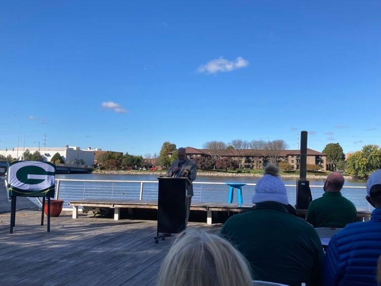 Bart Starr's on-going legacy continues in Green Bay: Walnut Street Bridge renamed in his honor