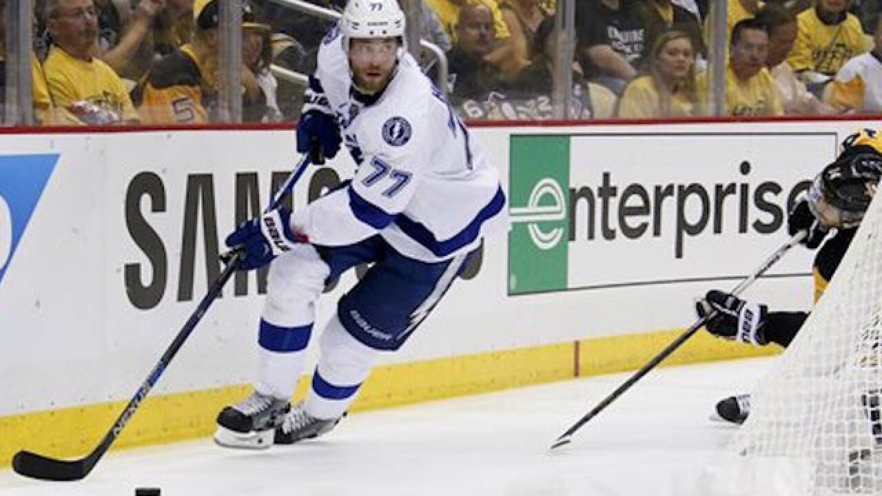 NHL teams make splashes in opening hour of free agency
