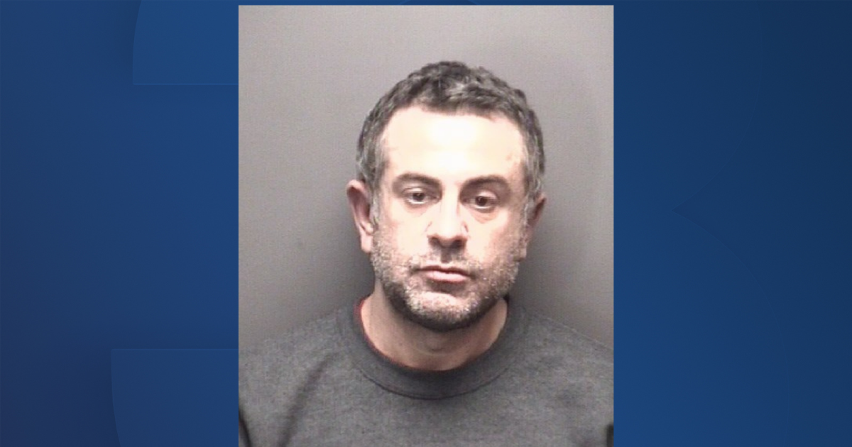 Man arrested for impersonating a law enforcement officer in Suffolk