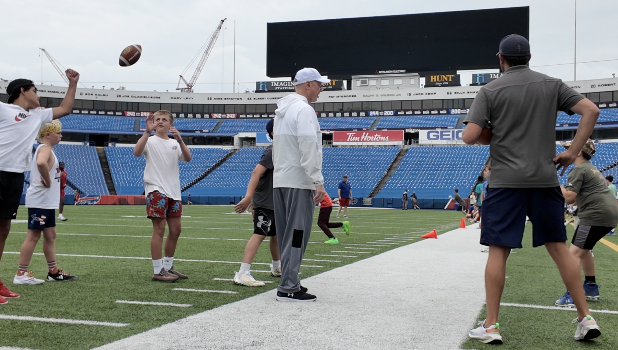 Jim Kelly trains with kids at annual camp 