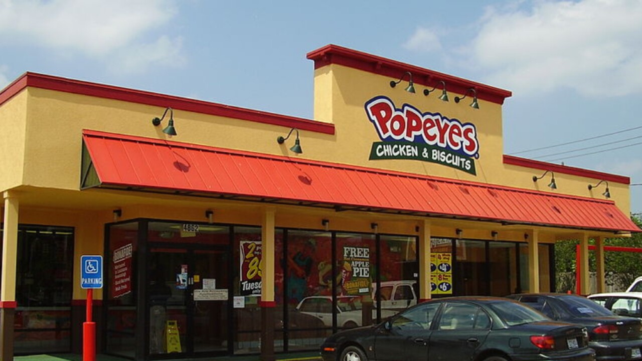 Police Man Fails To Open Popeyes Register Steals Chicken Instead