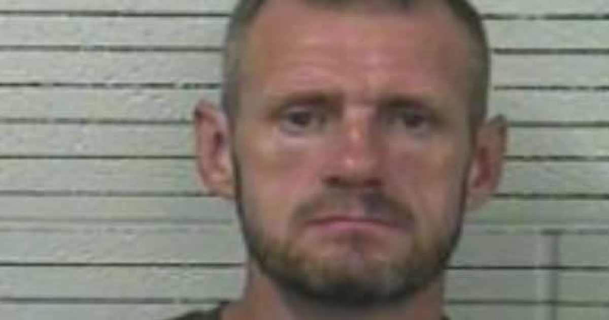 Knox County man wanted for arson and other charges