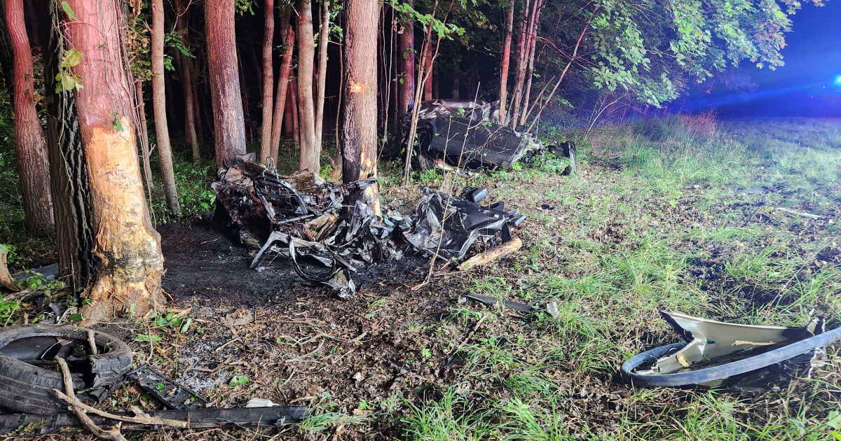 21-year-old killed, car torn apart in crash - Vimarsana News