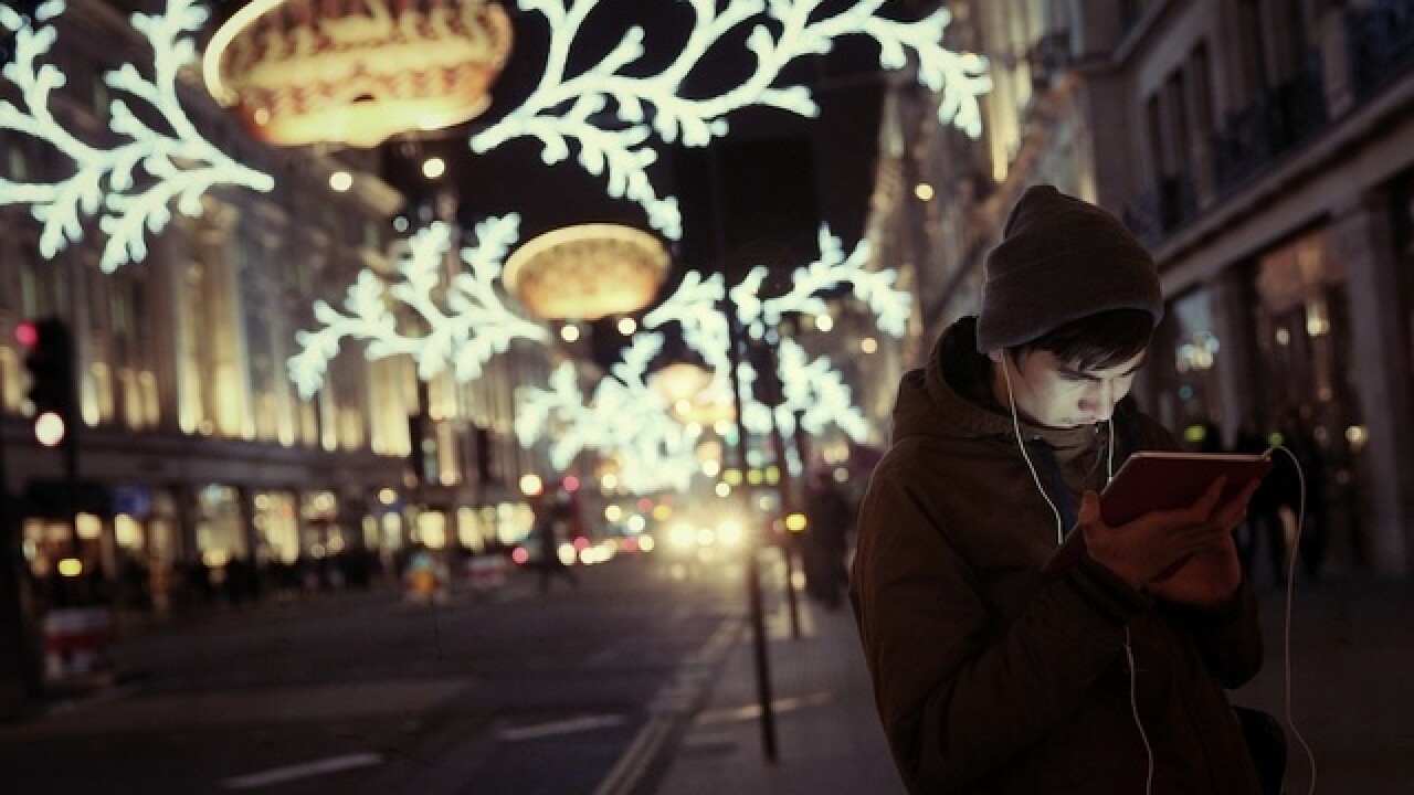10 ways scammers plan on ruining your holiday season