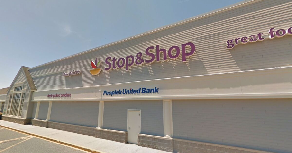 Man Robs Bank Inside Stop Amp Shop On Long Island Police