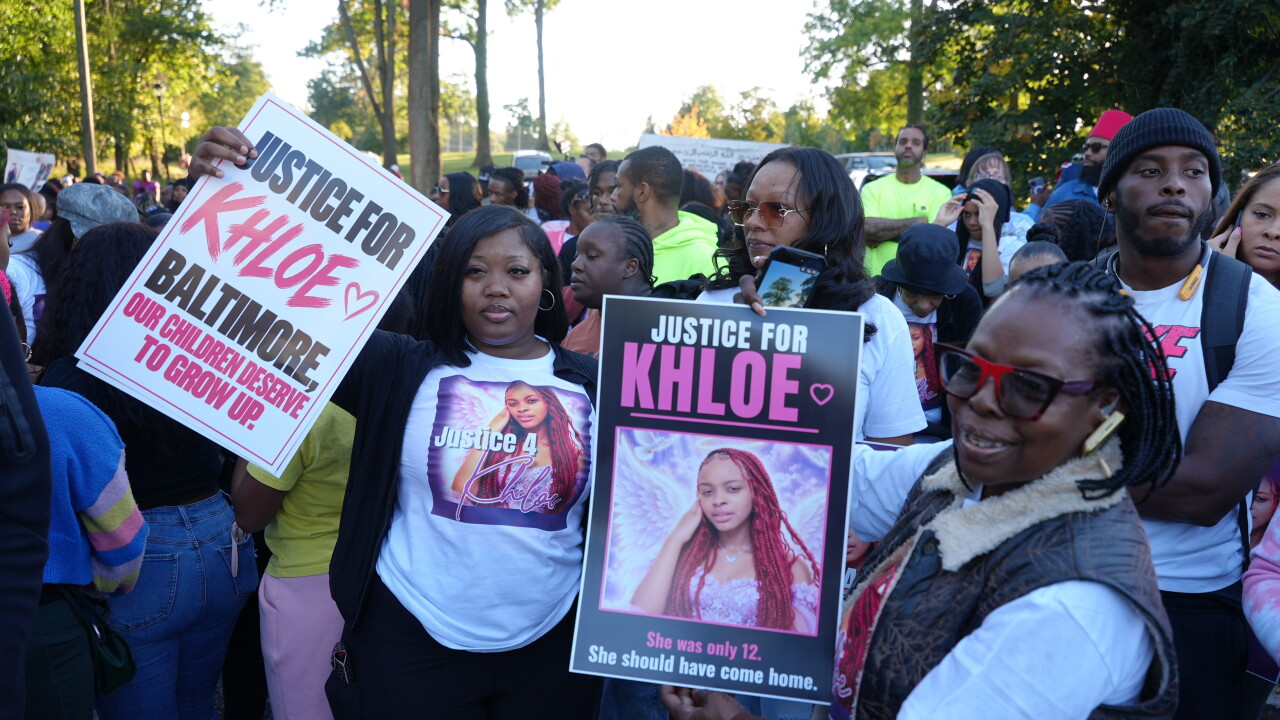 Friends and family holding up Justice for Khloe signs
