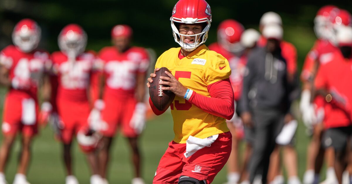 Nick Jacobs' Chiefs Camp Notebook: Wind and injuries challenge the team