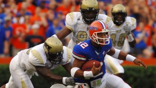 Florida Gators QB Chris Leak runs from UCF Knights defense in 2006