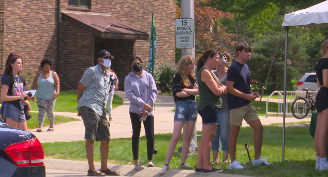 Freshman move-in day is here for UWGB students