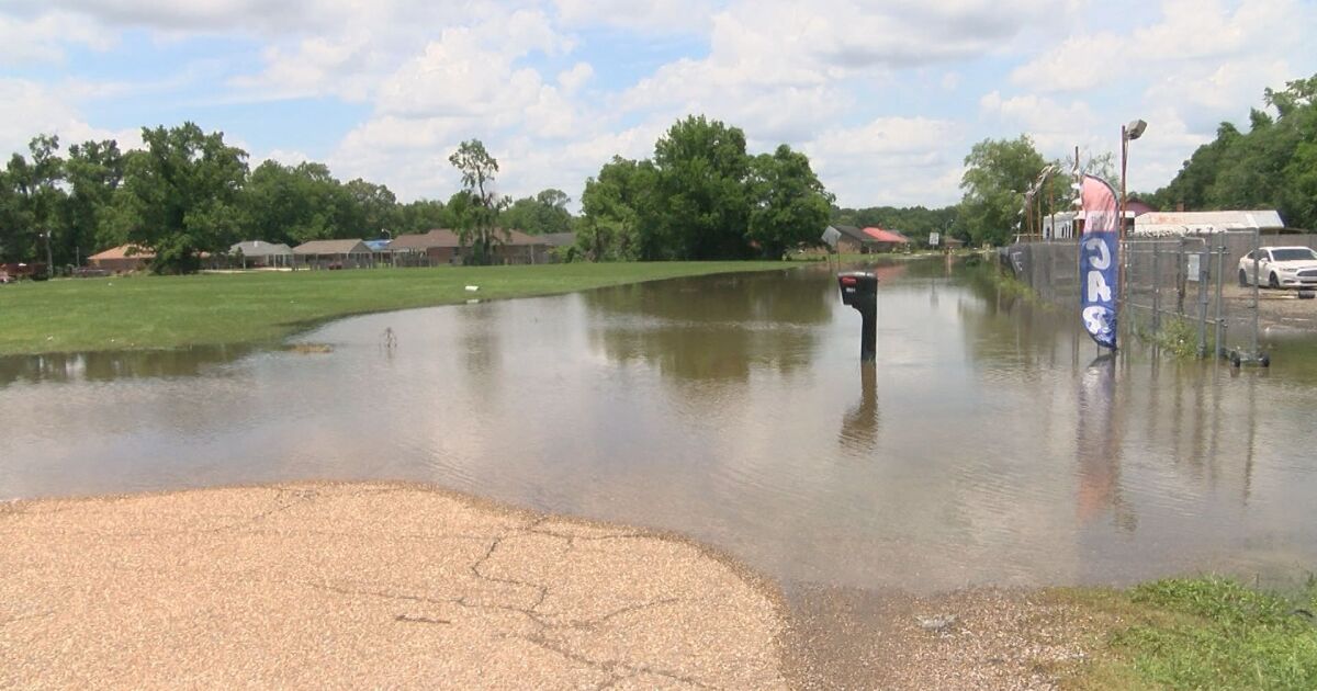 Lafayette residents still dealing with high water
