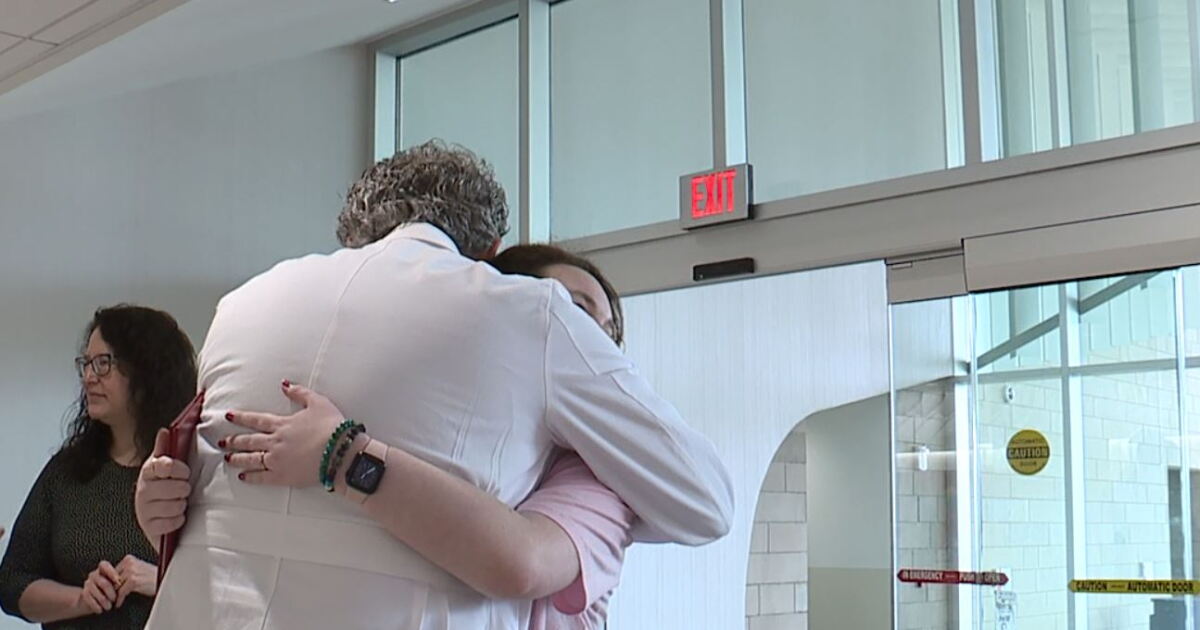 High school graduate returns to UCMC to thank doctors who saved her life - Vimarsana News